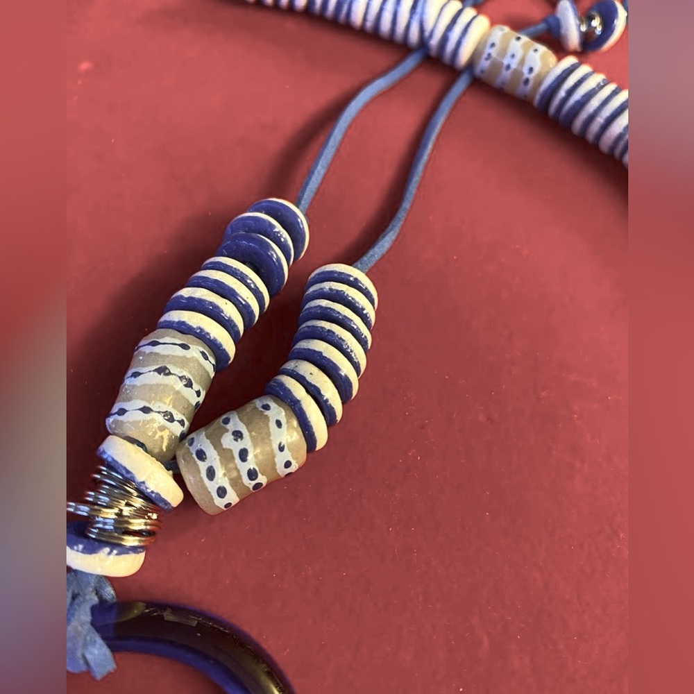 🆕 Hand-crafted choker and bracelet set.💙